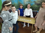Сохраняем народные традиции: В Николо-Макаровской библиотеке прошла познавательно-развлекательная программа «Пасху радостно встречаем»