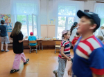Светофор, знаки и рисунки: День ПДД в пришкольном лагере прошел насыщенно